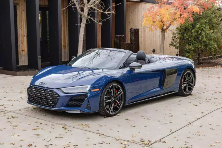 Audi R8 Spyder (4S) painted in Ascari Blue