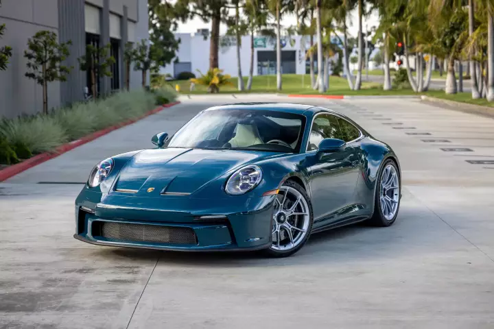 Porsche 911 GT3 Touring (992.1) painted in Fjord Green