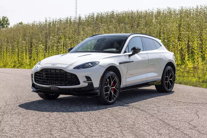 Aston Martin DBX 707 painted in Neutron White