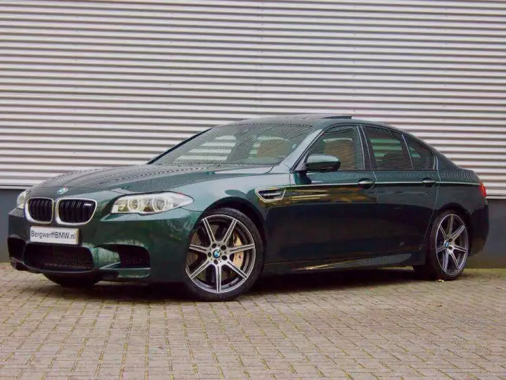 BMW M5 (F10) painted in Peridot Green