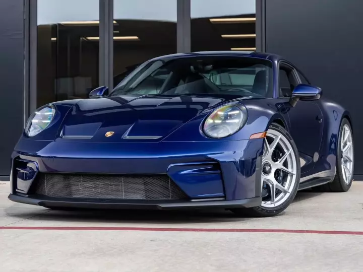 Porsche 911 GT3 Touring (992.2) painted in Gentian Blue Metallic