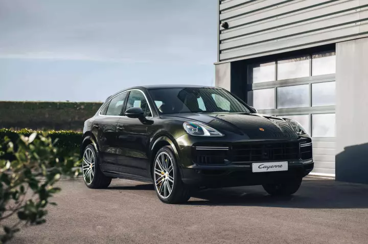 Porsche Cayenne Coupé (E3) painted in Dark Olive Metallic