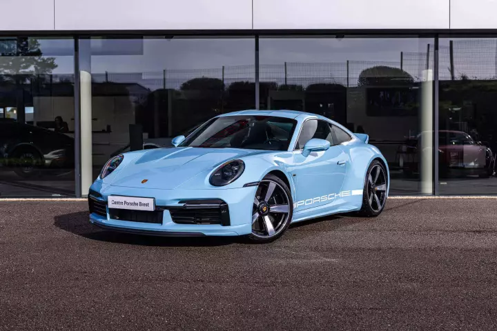 Porsche 911 Sport Classic (992) painted in Gulf Blue