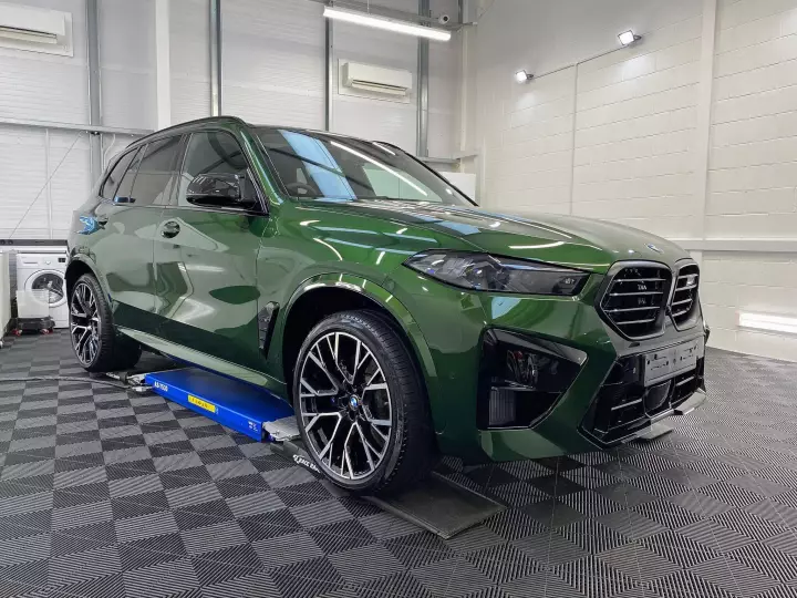 BMW X5 M (G05 LCI) painted in Verde Ermes