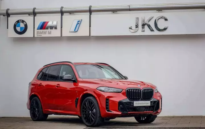 BMW X5 (G05 LCI) painted in Melbourne Red