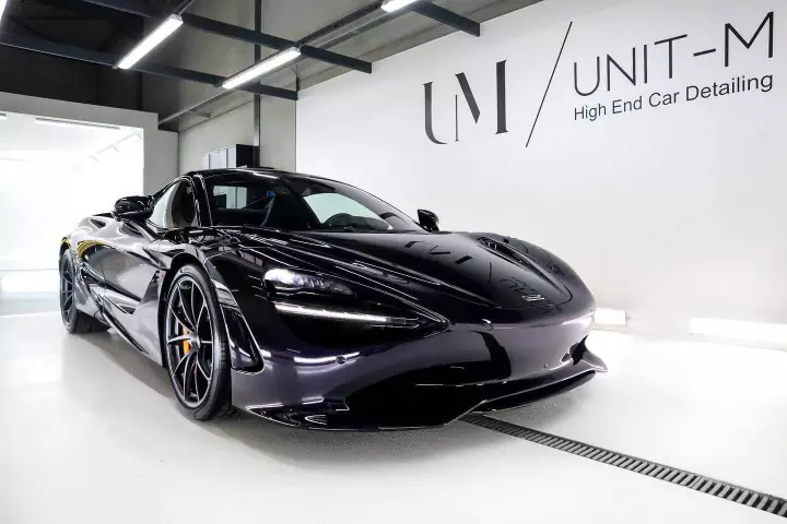 McLaren 750S Spider painted in Amethyst Black