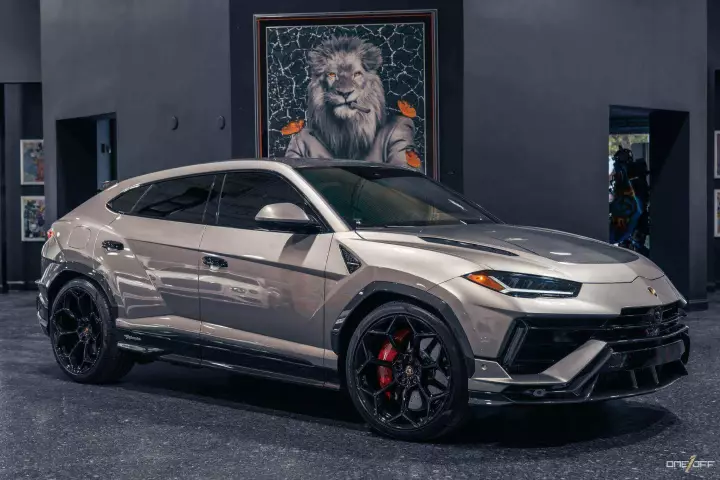 Lamborghini Urus Performante painted in Grigio Antares
