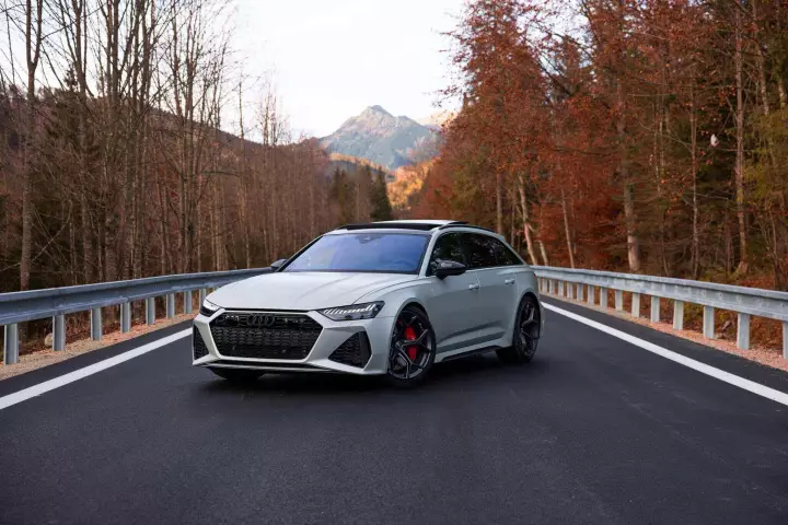 Audi RS6 Avant (C8) painted in Dew Silver Matte