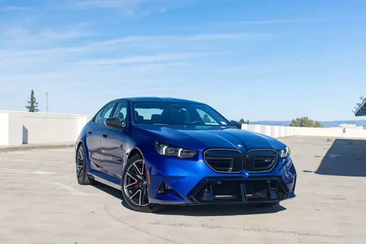 BMW M5 (G90) painted in Marina Bay Blue
