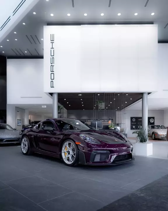 Porsche 718 Cayman GT4 RS (982) painted in Aubergine
