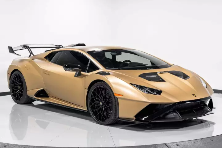 Lamborghini Huracán STO (LP640-2) painted in Bronzo Zenas and Nero Noctis