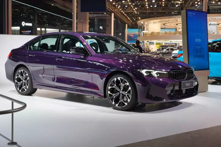BMW 3 Series (G20) painted in Thundernight