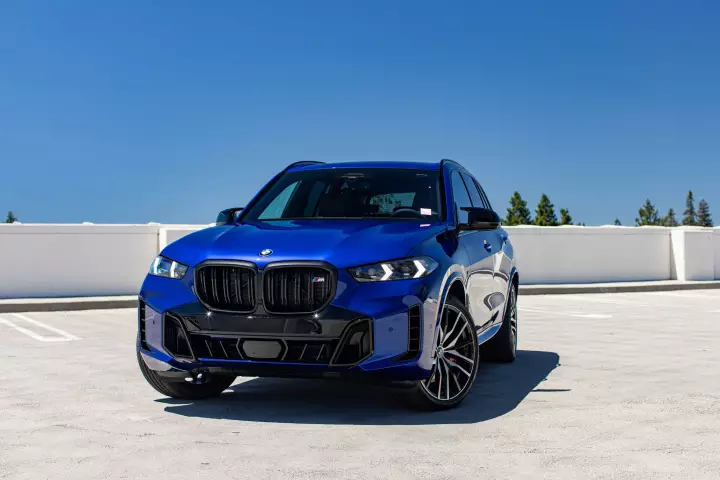 BMW X5 (G05 LCI) painted in Marina Bay Blue