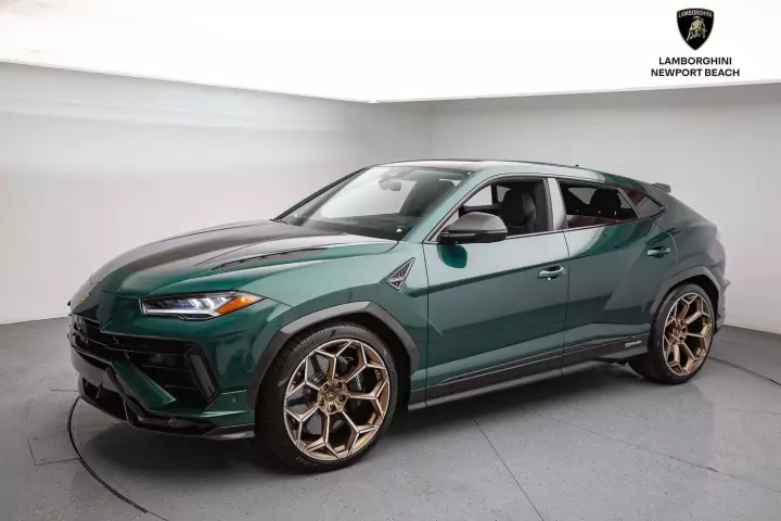 Lamborghini Urus Performante painted in Verde Hydra