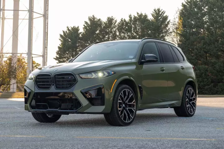 BMW X5 M (G05 LCI) painted in Urban Green