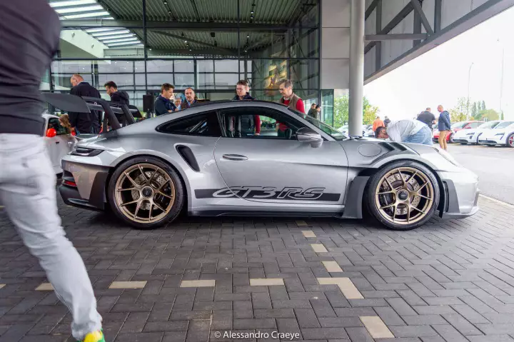 Porsche 911 GT3 RS (992.1) painted in GT Silver Metallic
