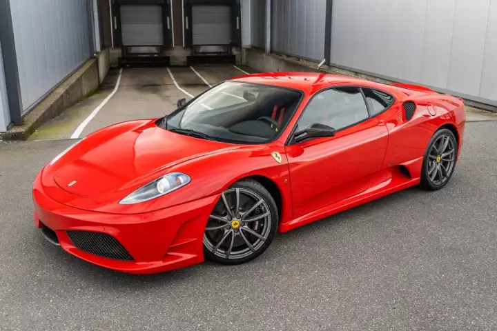 Ferrari 430 Scuderia painted in Rosso Corsa