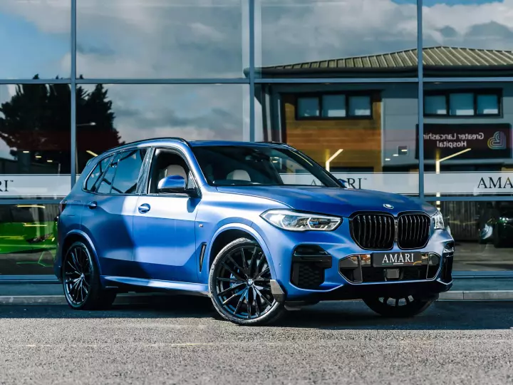 BMW X5 (G05) painted in Frozen Marina Bay Blue