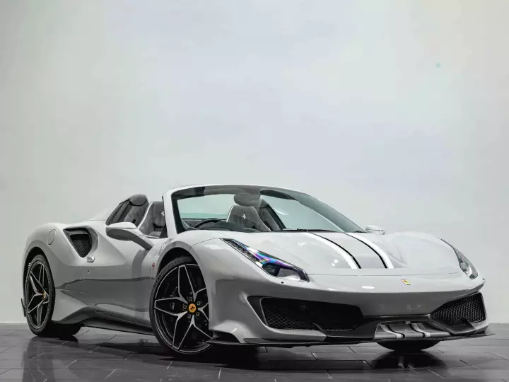 Ferrari 488 Pista Spider painted in Grigio Squalo