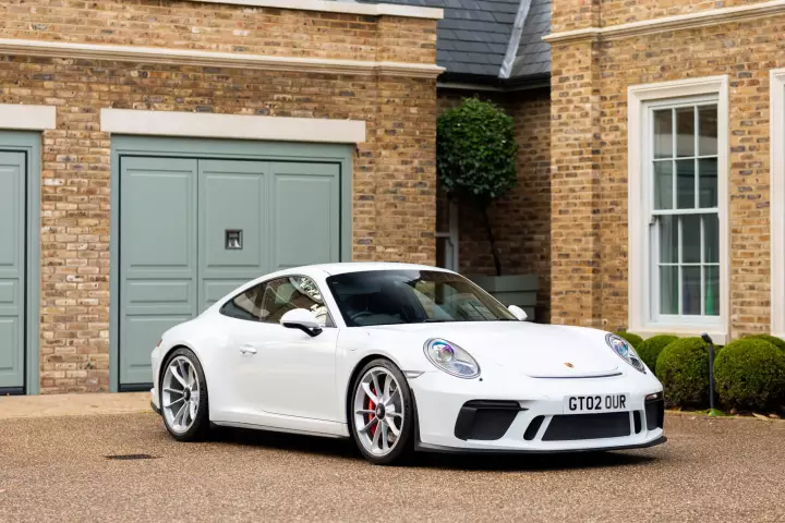 Porsche 911 GT3 Touring (991.2) painted in Pure White