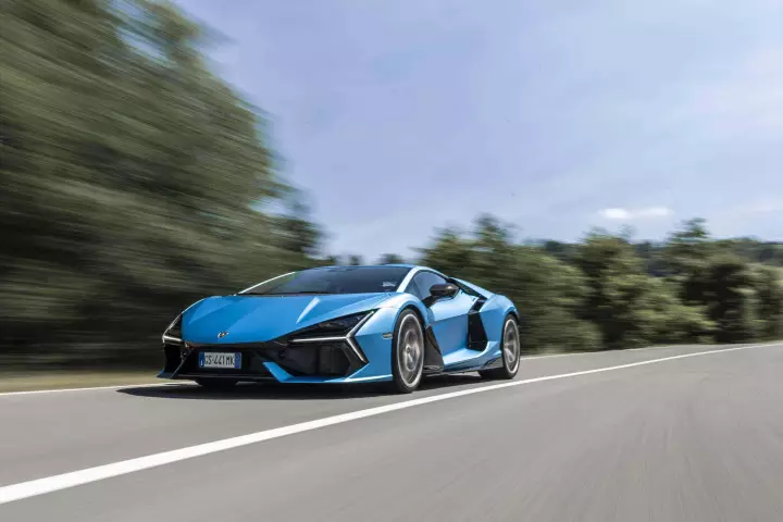 Lamborghini Revuelto painted in Blu Arione