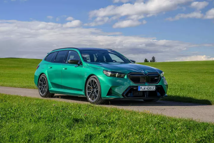 BMW M5 Touring (G99) painted in Isle of Man Green