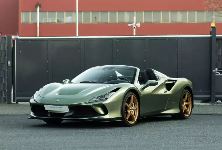 Ferrari F8 Spider painted in Verde Masoni