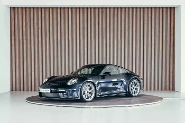 Porsche 911 GT3 Touring (992.1) painted in Moonlight Blue Metallic