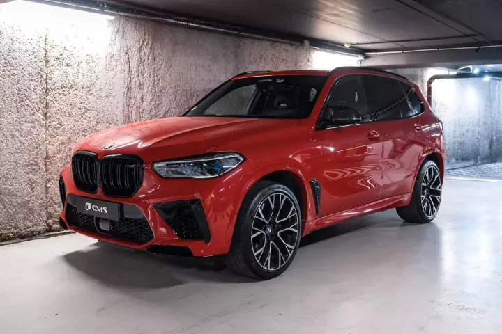 BMW X5 M (G05) painted in Toronto Red