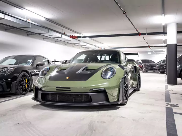 Porsche 911 GT3 RS (992.1) painted in Nato Olive