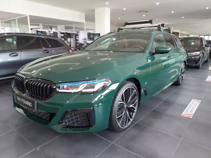 BMW 5 Series Touring (G31) painted in British Racing Green