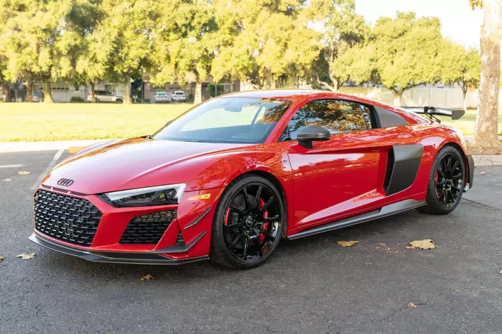 Audi R8 V10 GT RWD (4S) painted in Tango Red