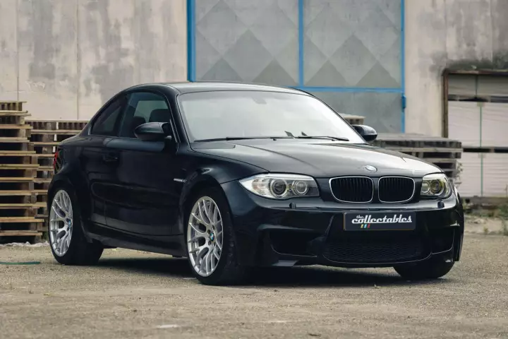 BMW 1 Series M Coupé (E82) painted in Sapphire Black