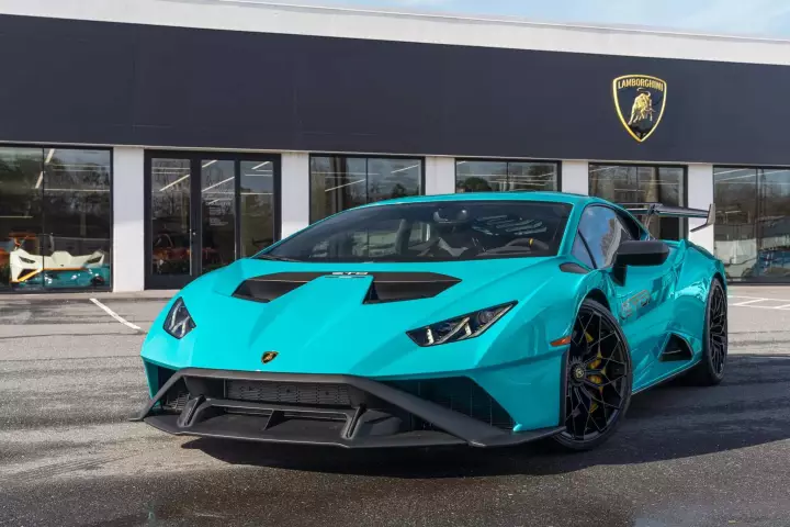 Lamborghini Huracán STO (LP640-2) painted in Blu Glauco