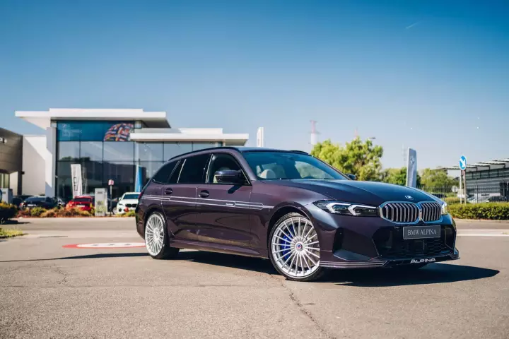 Alpina B3 / D3 Touring (G21) painted in Macao Blue