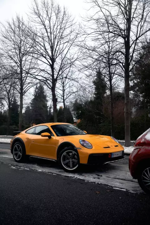 Porsche 911 Dakar (992) painted in Bahama Yellow