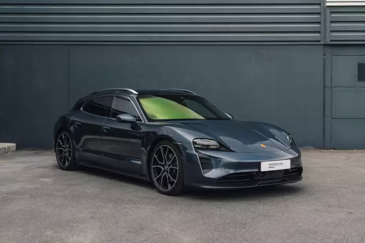 Porsche Taycan Sport Turismo painted in Yachting Blue Metallic