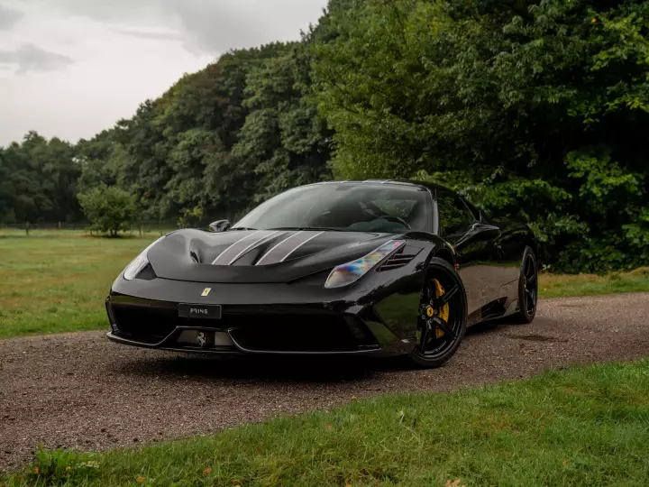 Ferrari 458 Speciale painted in Nero Daytona