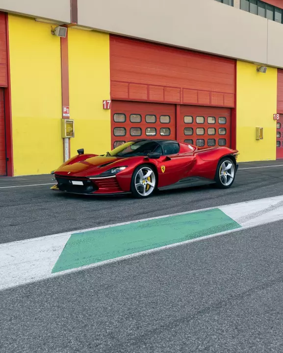 Ferrari Daytona SP3 painted in Rosso Magma
