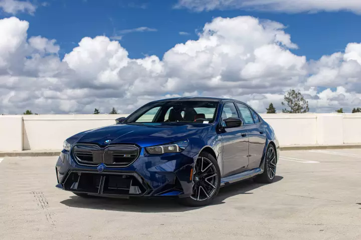 BMW M5 (G90) painted in Mauritius Blue