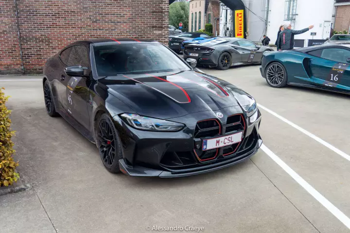 BMW M4 CSL (G82) painted in Sapphire Black