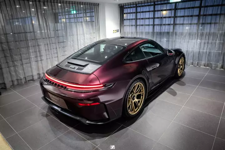 Porsche 911 GT3 Touring (992.2) painted in Amethyst Metallic