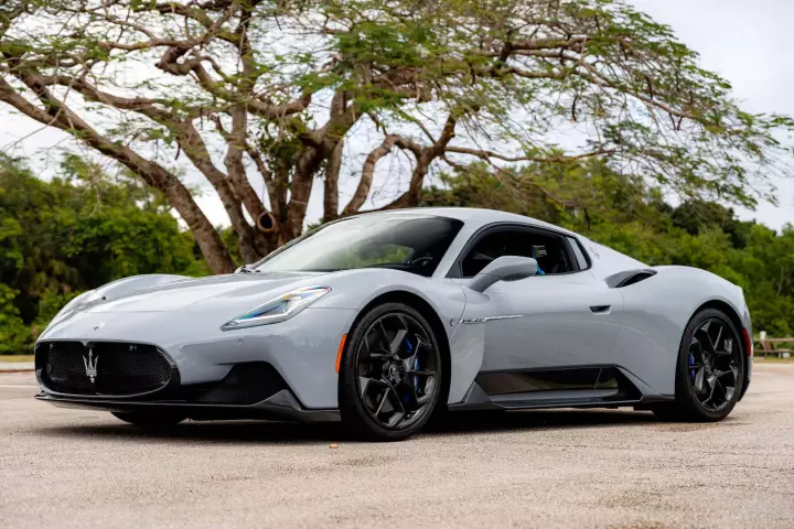 Maserati MC20 painted in Grigio Incognito
