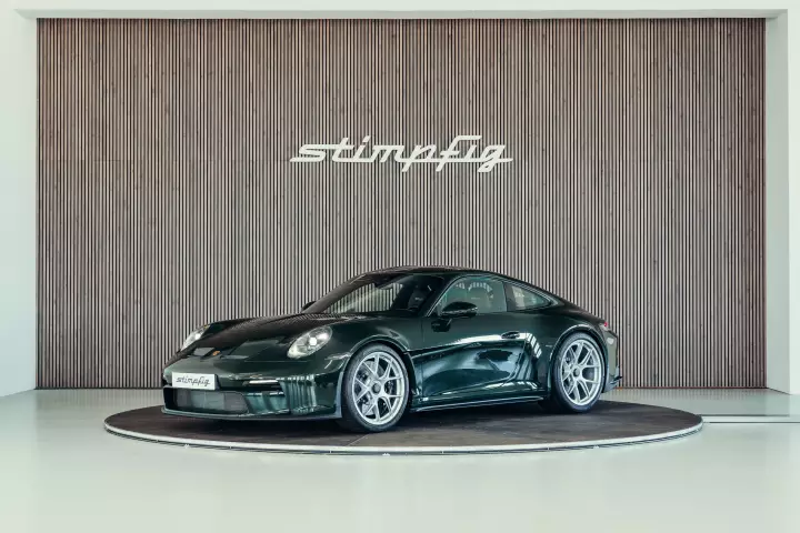 Porsche 911 S/T (992) painted in Brewster Green