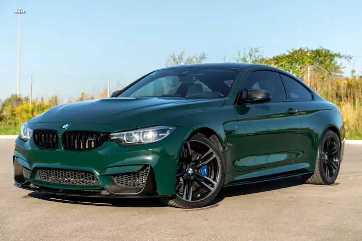 BMW M4 (F82) painted in British Racing Green