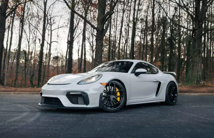 Porsche 718 Cayman GT4 (982) painted in Crayon