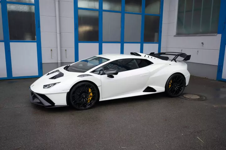 Lamborghini Huracán STO (LP640-2) painted in Bianco Comes and Nero Noctis