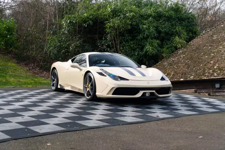 Ferrari 458 Speciale painted in Avorio
