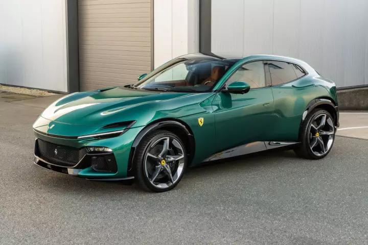 Ferrari Purosangue painted in Verde Pino