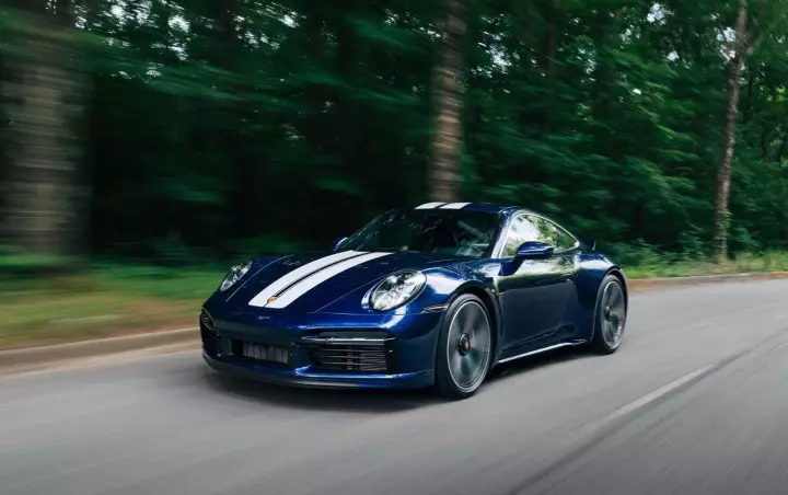 Porsche 911 Sport Classic (992) painted in Gentian Blue Metallic